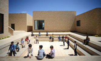 开放的教育空间：The Noor e Mobin G2 小学校园设计 
