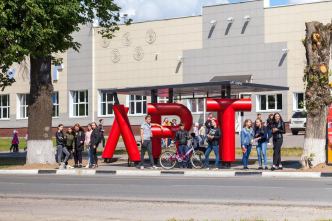 Artovrag艺术节的公交站亭