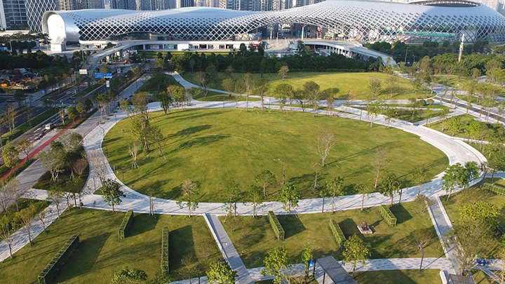 环境与时间交织成城市生活的剧场：深圳人才公园